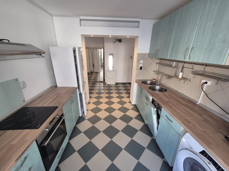 Lacul Tei, Teiul Doamnei